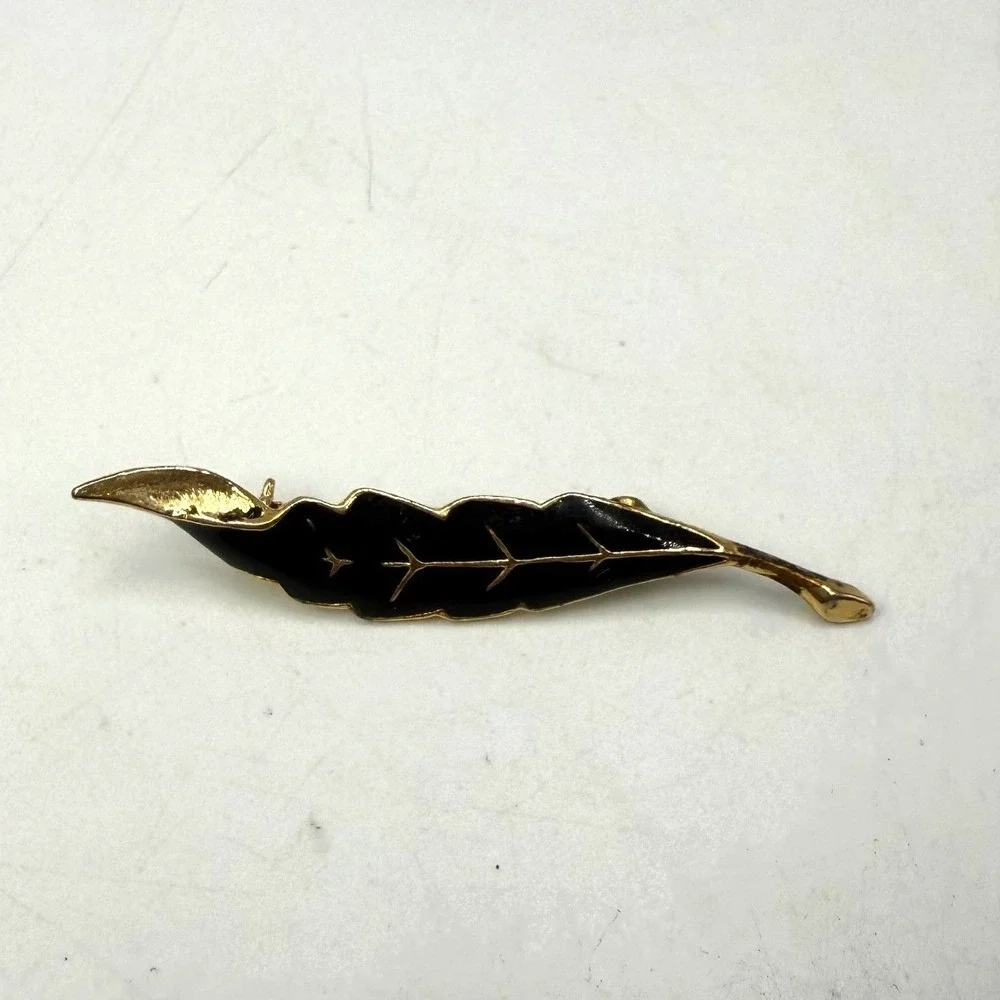 Vintage Black Enamel Gold Tone Leaf Brooch Pin Nature Inspired Jewelry